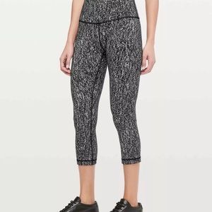Lululemon High Rise 21” Under Wunder Crop